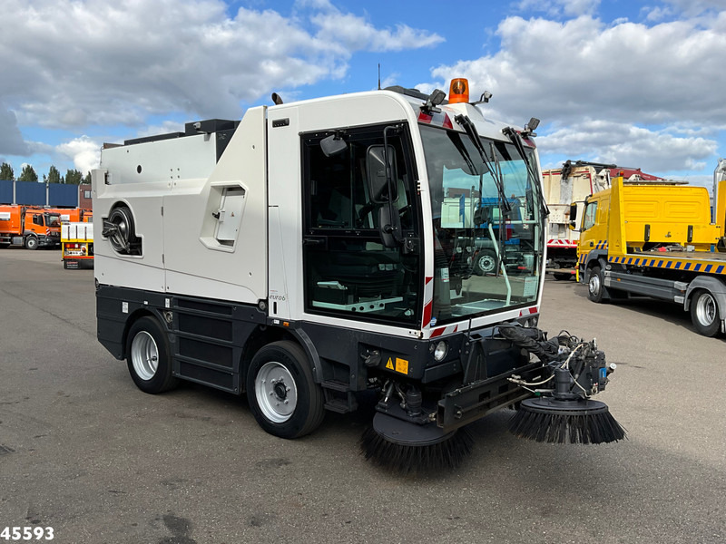 Schmidt Compact 400 Euro 6 with 3-rd brush - Makinë fshirëse për rrugët: foto 5 Schmidt Compact 400 Euro 6 with 3-rd brush - Makinë fshirëse për rrugët: foto 5