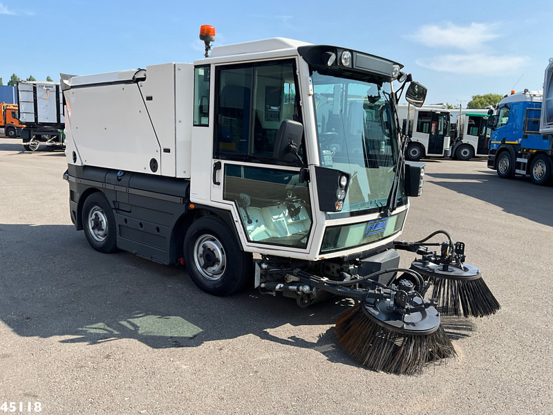Schmidt Swingo Compact 200 Euro 6 - Makinë fshirëse për rrugët: foto 4 Schmidt Swingo Compact 200 Euro 6 - Makinë fshirëse për rrugët: foto 4