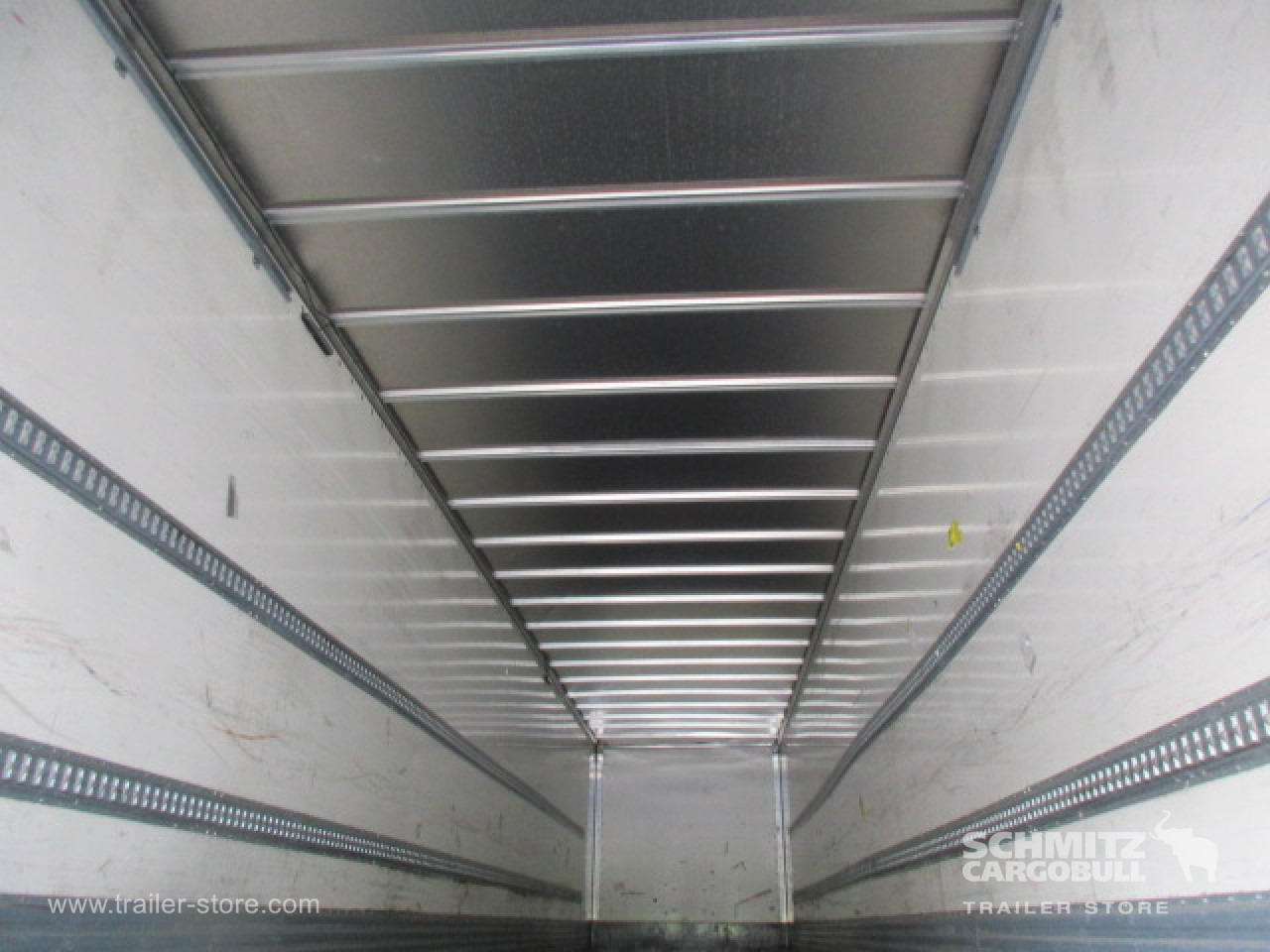 FRUEHAUF Dryfreight Standard Roller shutter door - Gjysmë rimorkio me vagonetë të mbyllur: foto 5 FRUEHAUF Dryfreight Standard Roller shutter door - Gjysmë rimorkio me vagonetë të mbyllur: foto 5