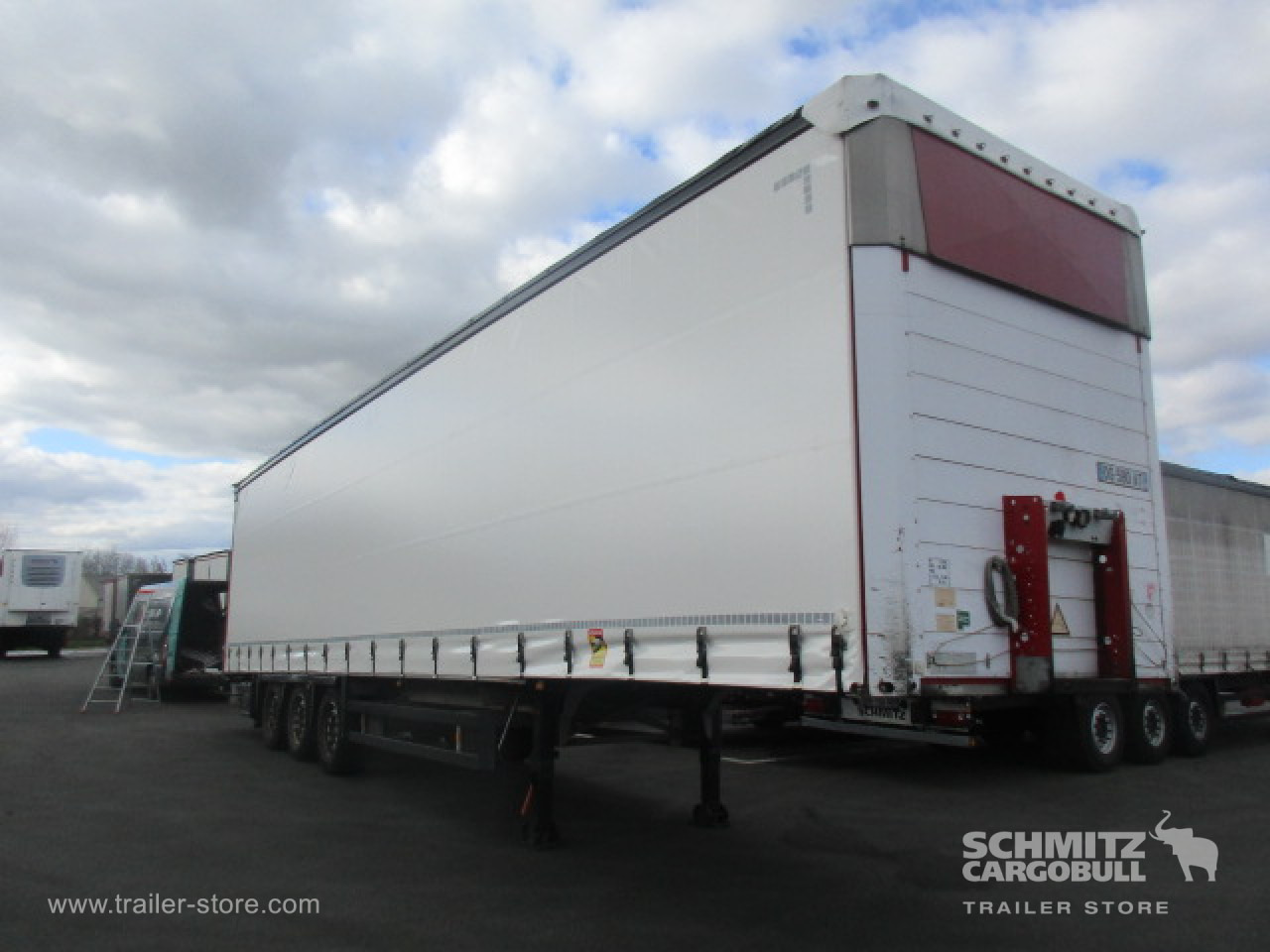 SCHMITZ Curtainsider Mega - Gjysmë rimorkio me tendë: foto 1 SCHMITZ Curtainsider Mega - Gjysmë rimorkio me tendë: foto 1