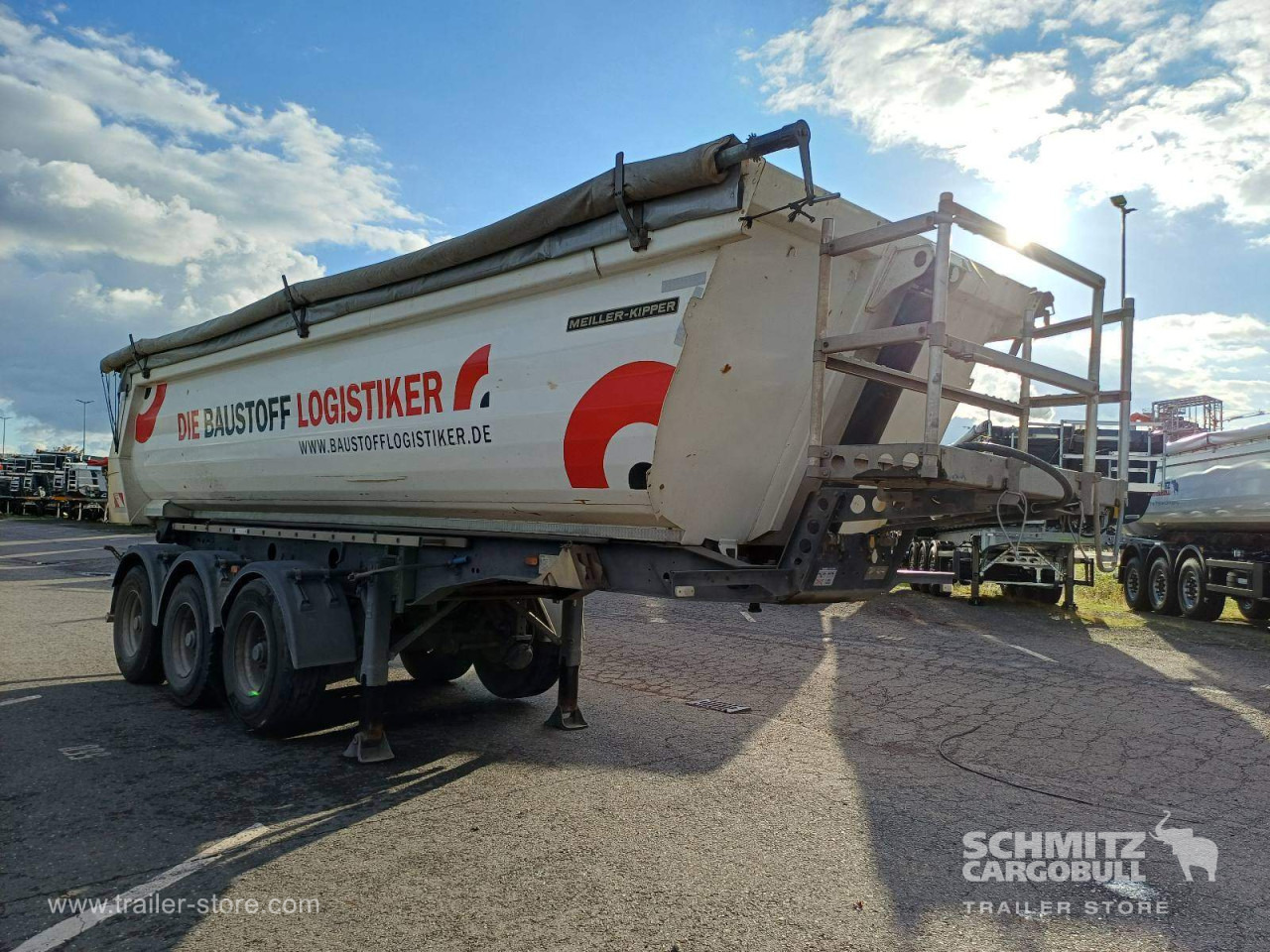 MEILLER Auflieger Kipper Stahlrundmulde 26m³ - Gjysmë rimorkio vetëshkarkuese: foto 1 MEILLER Auflieger Kipper Stahlrundmulde 26m³ - Gjysmë rimorkio vetëshkarkuese: foto 1