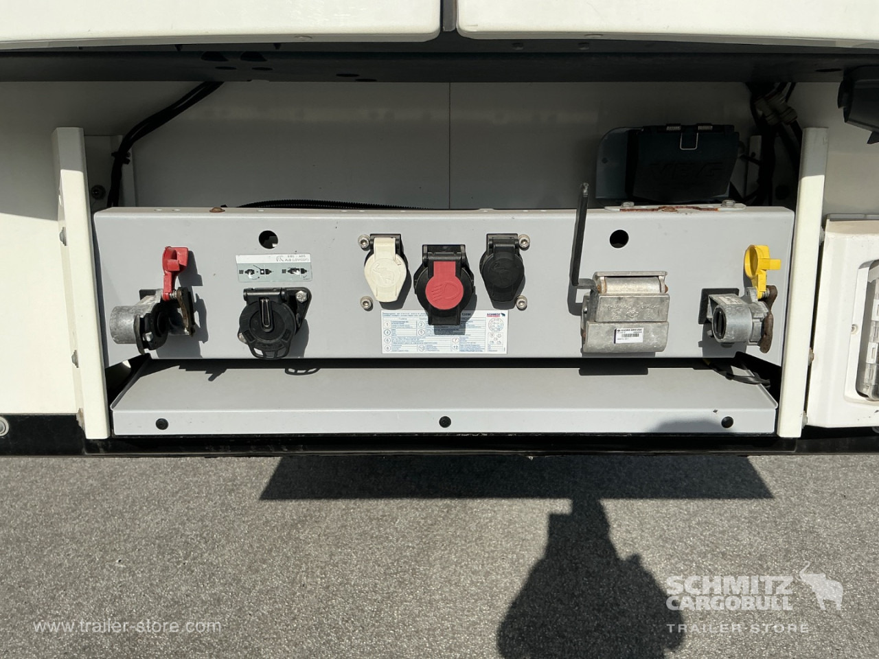 SCHMITZ Reefer Standard - Gjysmë rimorkio izotermike: foto 2 SCHMITZ Reefer Standard - Gjysmë rimorkio izotermike: foto 2