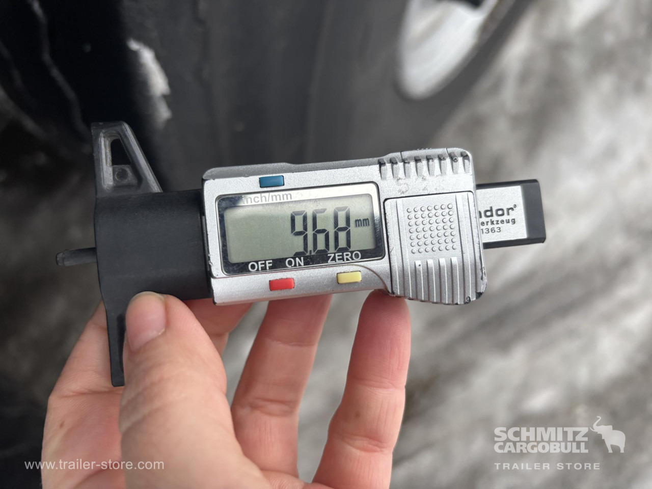 SCHMITZ Curtainsider Standard - Gjysmë rimorkio me tendë: foto 5 SCHMITZ Curtainsider Standard - Gjysmë rimorkio me tendë: foto 5