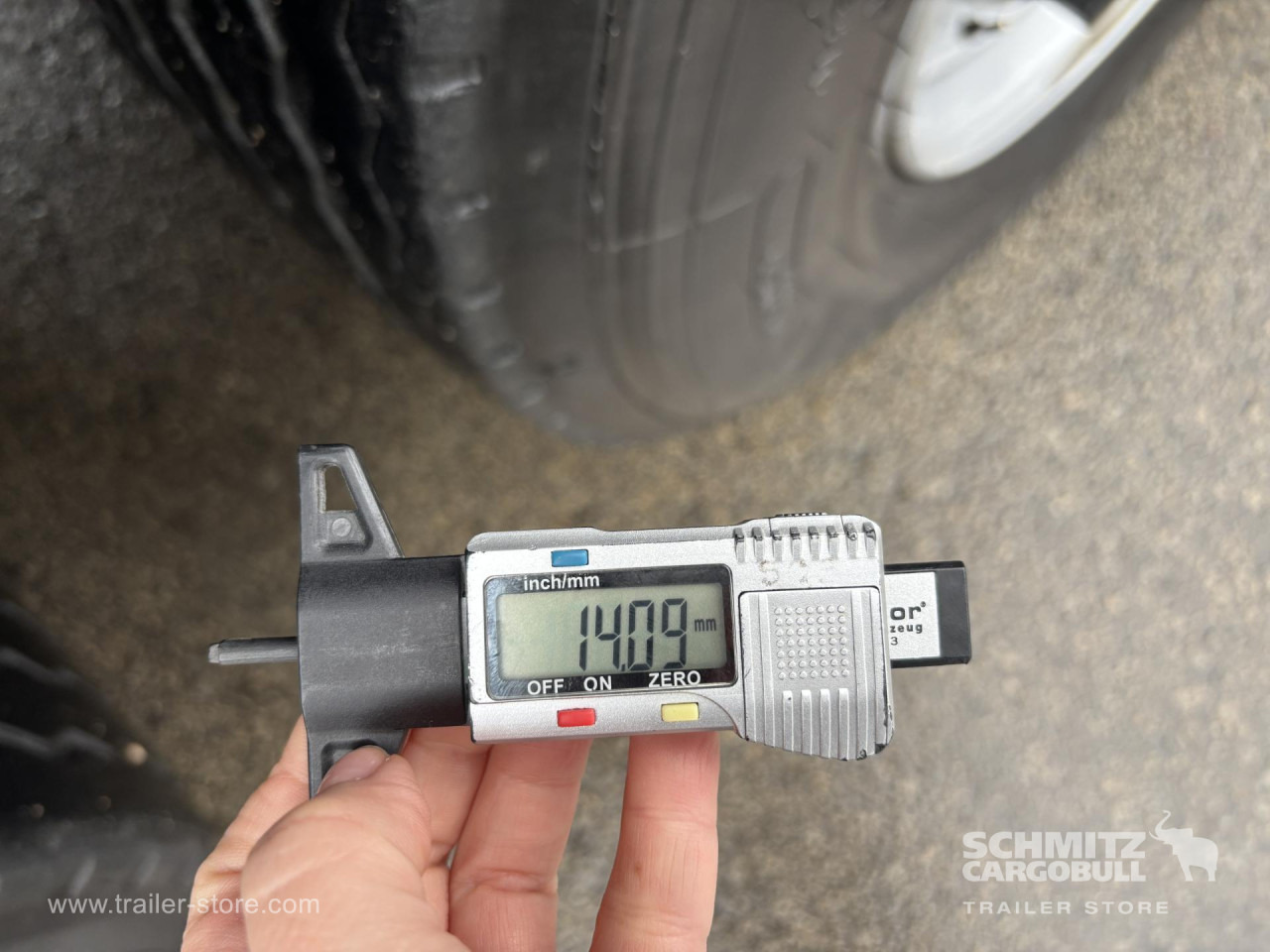 SCHMITZ Curtainsider Standard - Gjysmë rimorkio me tendë: foto 4 SCHMITZ Curtainsider Standard - Gjysmë rimorkio me tendë: foto 4