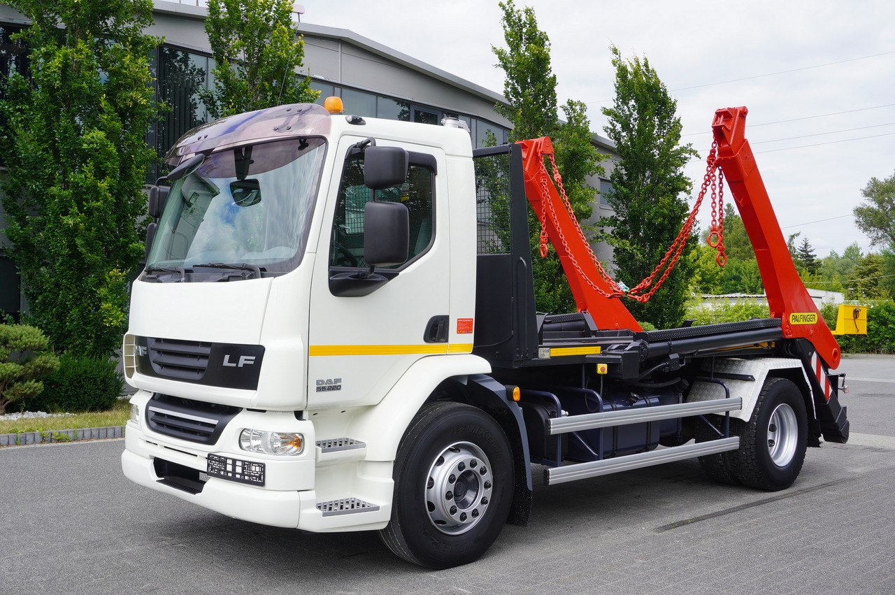 DAF LF 55.220 Skip loader GUIMA PALFINGER M14T - Fadromë ngarkuese: foto 1 DAF LF 55.220 Skip loader GUIMA PALFINGER M14T - Fadromë ngarkuese: foto 1