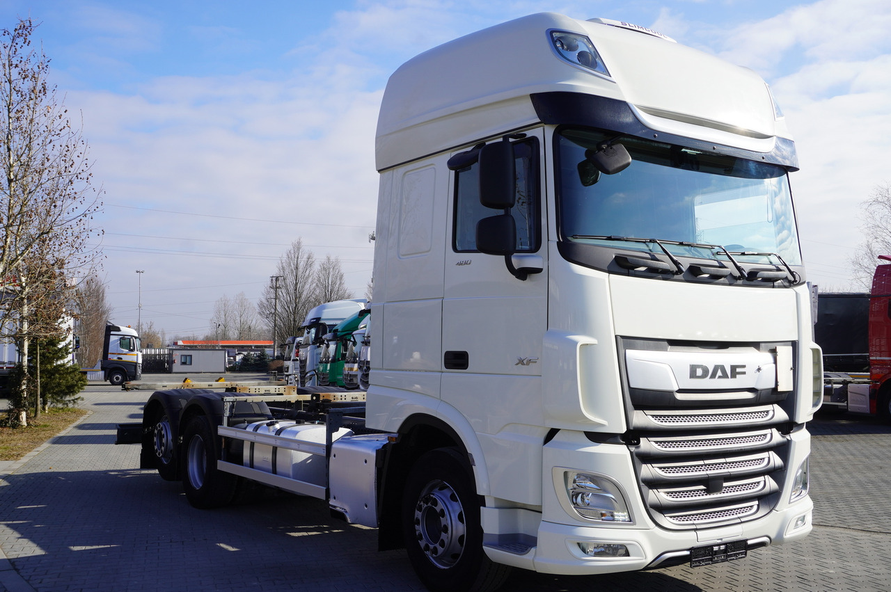 DAF XF 480 SSC / 6x2 / BDF / standard / 380 tho.km - Transportjer kontejnerësh/ Kamion me karroceri të çmontueshme: foto 3 DAF XF 480 SSC / 6x2 / BDF / standard / 380 tho.km - Transportjer kontejnerësh/ Kamion me karroceri të çmontueshme: foto 3