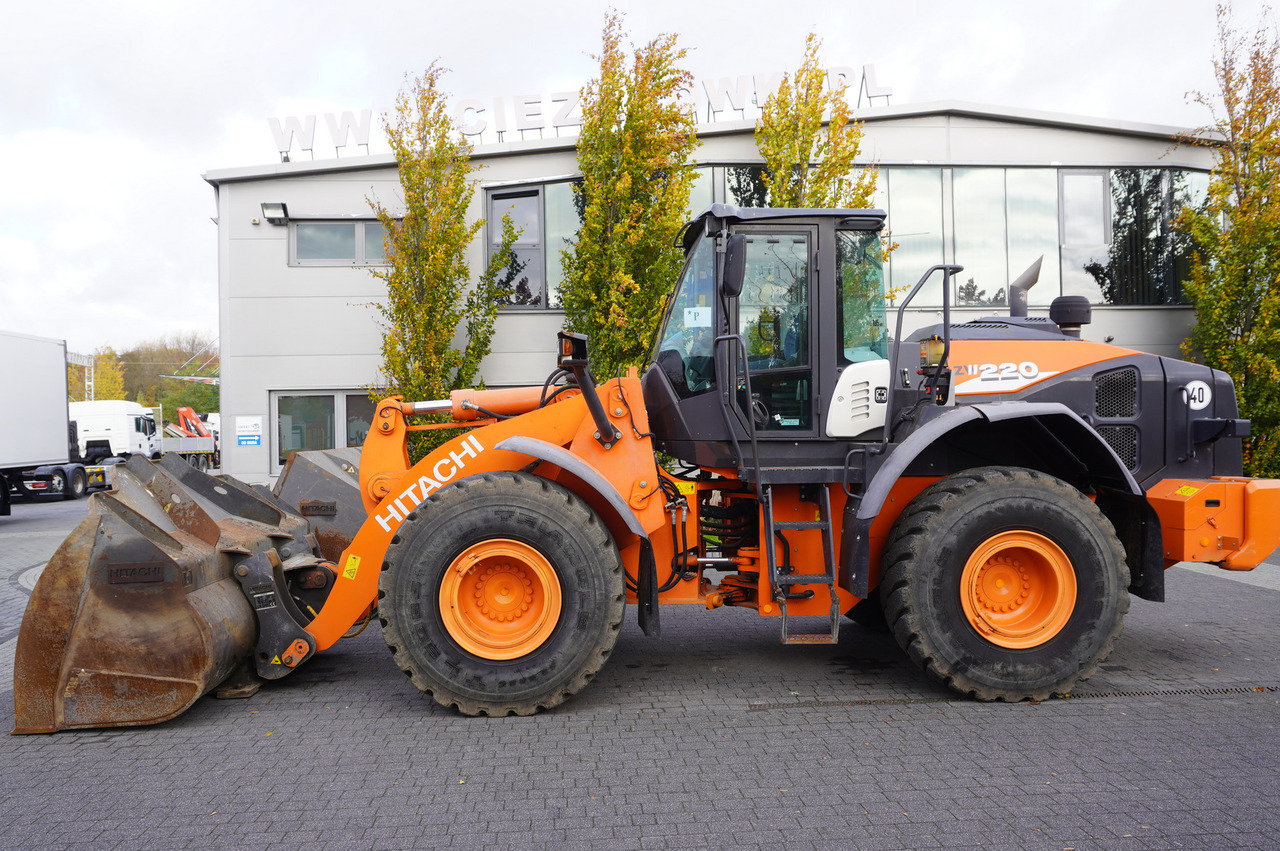 HITACHI ZW220 articulated loader / 2 buckets - Fadrom me goma: foto 3 HITACHI ZW220 articulated loader / 2 buckets - Fadrom me goma: foto 3