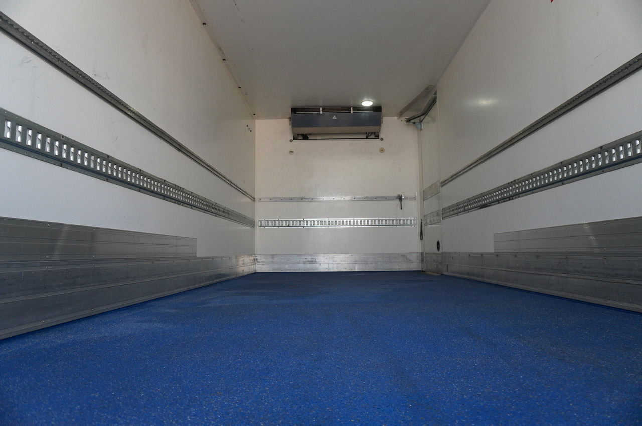 IVECO Eurocargo 100-190 4x2 E6 / Refrigerator / Dhollandia 1.5 T - Kamion frigorifer: foto 5 IVECO Eurocargo 100-190 4x2 E6 / Refrigerator / Dhollandia 1.5 T - Kamion frigorifer: foto 5