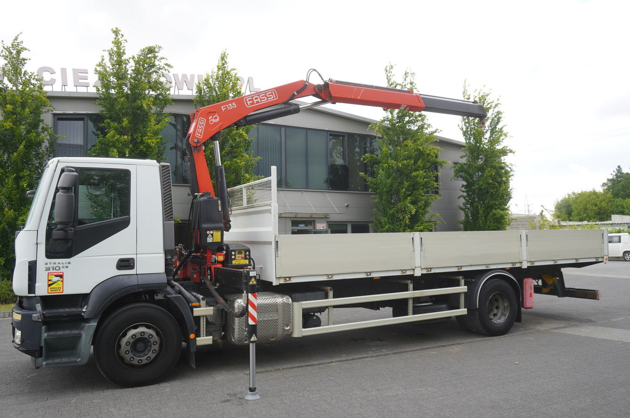 IVECO STRALIS 19.310 E6 / Flatbed 19 EPAL / FASSI F135 / 225 MTH! / 5.7 T - Kamion me karroceri të hapur, Kamion me vinç: foto 4 IVECO STRALIS 19.310 E6 / Flatbed 19 EPAL / FASSI F135 / 225 MTH! / 5.7 T - Kamion me karroceri të hapur, Kamion me vinç: foto 4