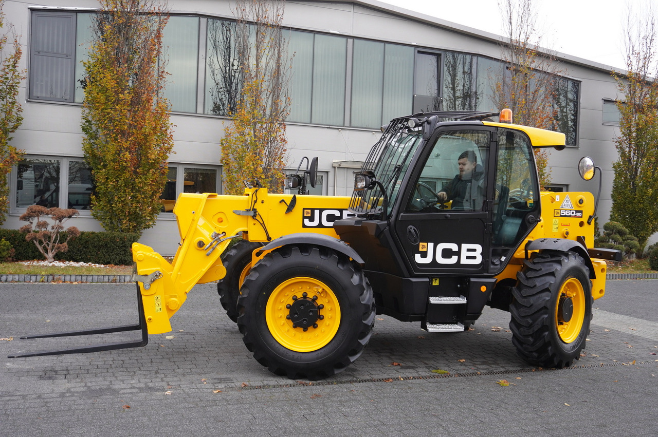 JCB 560-80 / 6 ton lifting capacity / power 146 HP - Ngarkues teleskopik me rrota: foto 5 JCB 560-80 / 6 ton lifting capacity / power 146 HP - Ngarkues teleskopik me rrota: foto 5