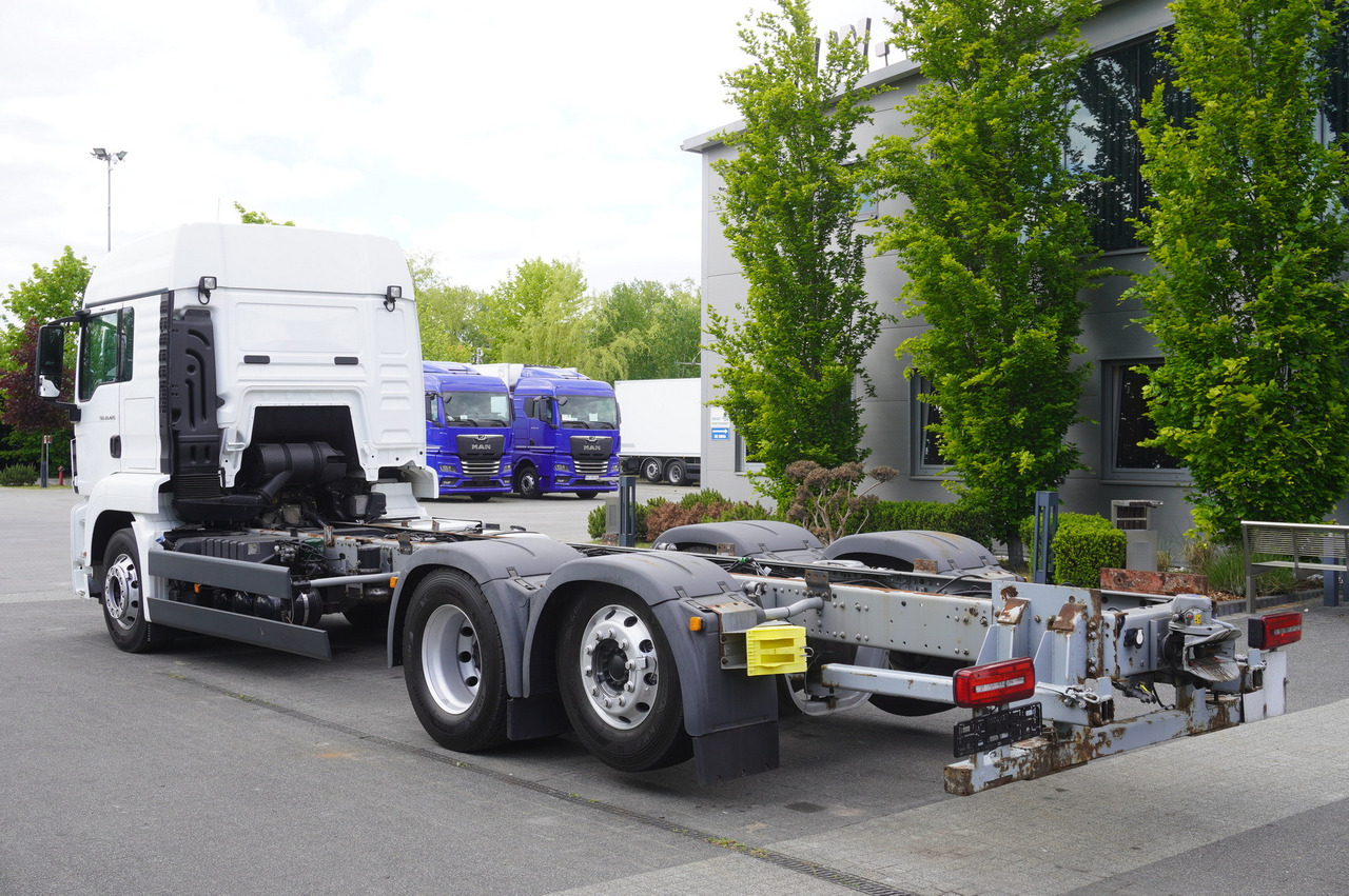 MAN TGS 26.420 / 7.5 m chassis / 14.5 t load cap. / Sleeping cab - Kamion kabinë-shasi: foto 3 MAN TGS 26.420 / 7.5 m chassis / 14.5 t load cap. / Sleeping cab - Kamion kabinë-shasi: foto 3