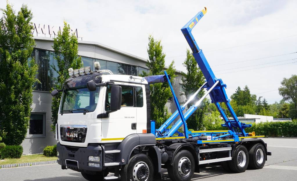 MAN TGS 35.400 8×4 HYVA LIFT 32.56 SE hooklift - Kamion vetëngarkues: foto 1 MAN TGS 35.400 8×4 HYVA LIFT 32.56 SE hooklift - Kamion vetëngarkues: foto 1