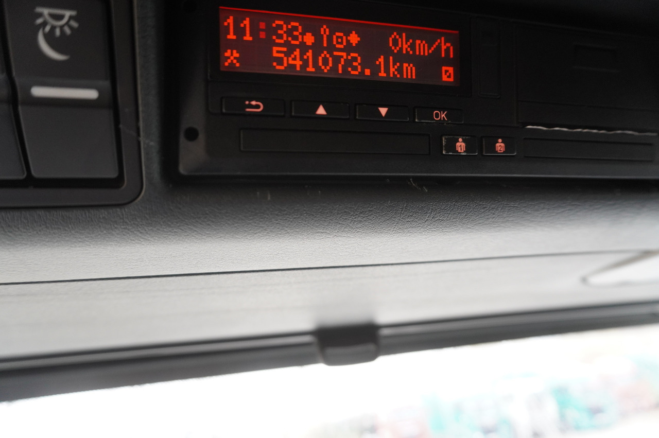 MAN TGS 35.420 8×2 / Chassis 6.4 m / 3 steered axles / 2 units - Kamion kabinë-shasi: foto 4 MAN TGS 35.420 8×2 / Chassis 6.4 m / 3 steered axles / 2 units - Kamion kabinë-shasi: foto 4