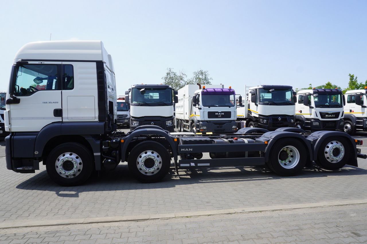 MAN TGS 35.420 8x2 / Chassis 6.4 m / 3 steered axles - Kamion kabinë-shasi: foto 3 MAN TGS 35.420 8x2 / Chassis 6.4 m / 3 steered axles - Kamion kabinë-shasi: foto 3