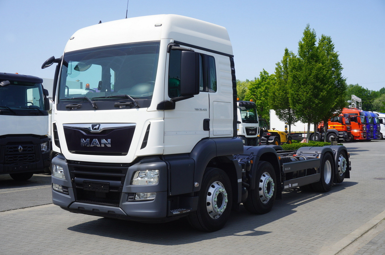 MAN TGS 35.420 8x2 / Chassis 6.4 m / 3 steered axles - Kamion me vinç: foto 2 MAN TGS 35.420 8x2 / Chassis 6.4 m / 3 steered axles - Kamion me vinç: foto 2