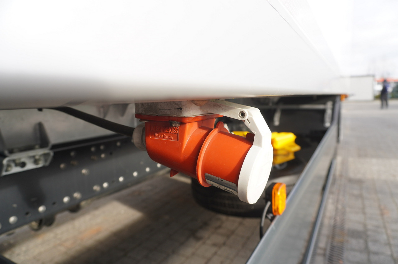 MAN TGX 26.400 / IGLOOCAR / Carrier Supra 1150 MT Silent - Kamion frigorifer: foto 5 MAN TGX 26.400 / IGLOOCAR / Carrier Supra 1150 MT Silent - Kamion frigorifer: foto 5
