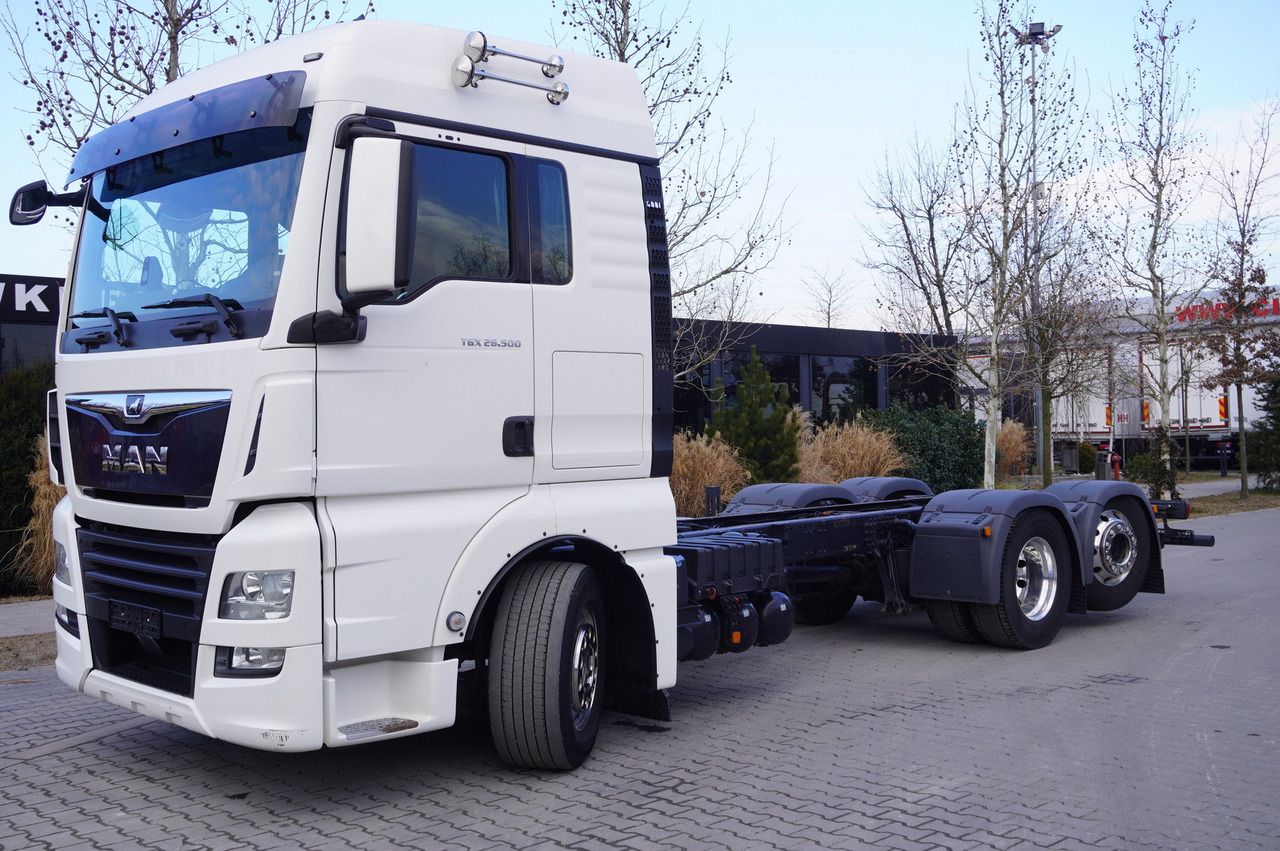 MAN TGX 26,500 / 500 HP / steering 3rd axle / 20 t cap. / Chassis 6.5 m - Kamion kabinë-shasi: foto 1 MAN TGX 26,500 / 500 HP / steering 3rd axle / 20 t cap. / Chassis 6.5 m - Kamion kabinë-shasi: foto 1
