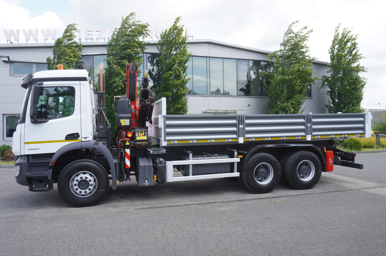 MERCEDES-BENZ AROCS 2633 6x4 / 5.5 T crane FASSI F135 / Tipper 15 EPAL - Kamion vetëshkarkues, Kamion me vinç: foto 3 MERCEDES-BENZ AROCS 2633 6x4 / 5.5 T crane FASSI F135 / Tipper 15 EPAL - Kamion vetëshkarkues, Kamion me vinç: foto 3