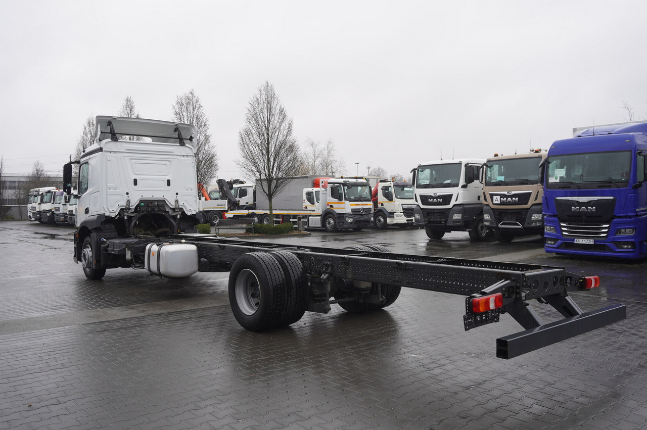 MERCEDES-BENZ Actros 1824 / 9.1 m chassis / sleeping cabin - Kamion kabinë-shasi: foto 5 MERCEDES-BENZ Actros 1824 / 9.1 m chassis / sleeping cabin - Kamion kabinë-shasi: foto 5