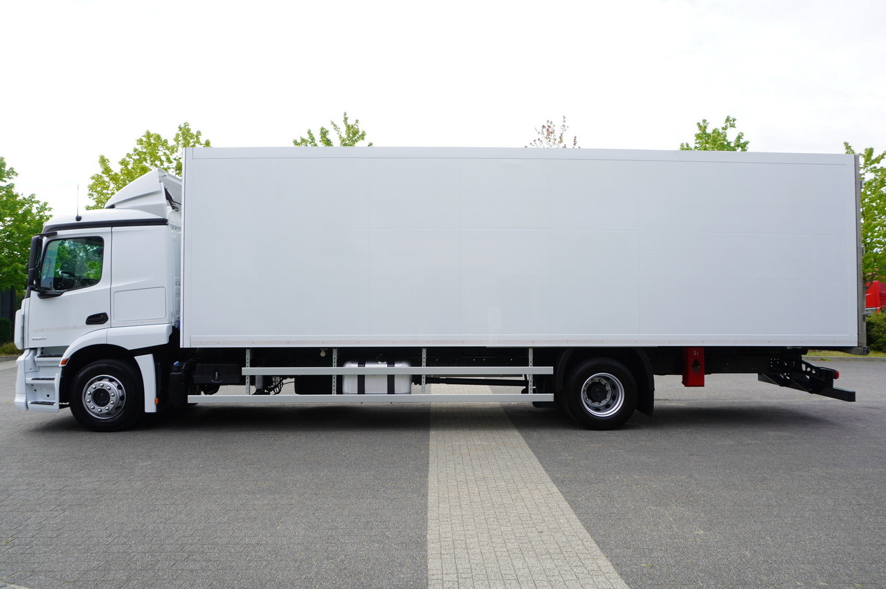 MERCEDES-BENZ Actros 1824 / Refrigerator 22 EPAL / Carrier Supra 850 / Sleeping cabin - Kamion frigorifer: foto 2 MERCEDES-BENZ Actros 1824 / Refrigerator 22 EPAL / Carrier Supra 850 / Sleeping cabin - Kamion frigorifer: foto 2