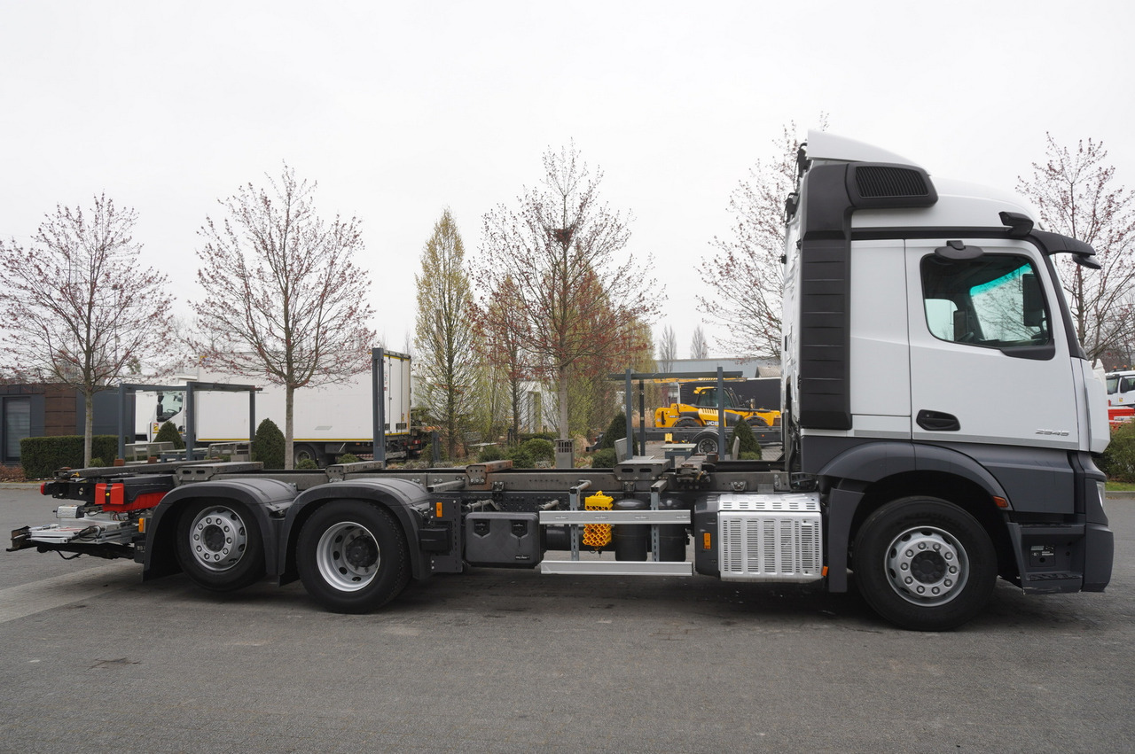 MERCEDES-BENZ Actros 2545 6×2 MP5 / ADR / several units - Transportjer kontejnerësh/ Kamion me karroceri të çmontueshme: foto 2 MERCEDES-BENZ Actros 2545 6×2 MP5 / ADR / several units - Transportjer kontejnerësh/ Kamion me karroceri të çmontueshme: foto 2