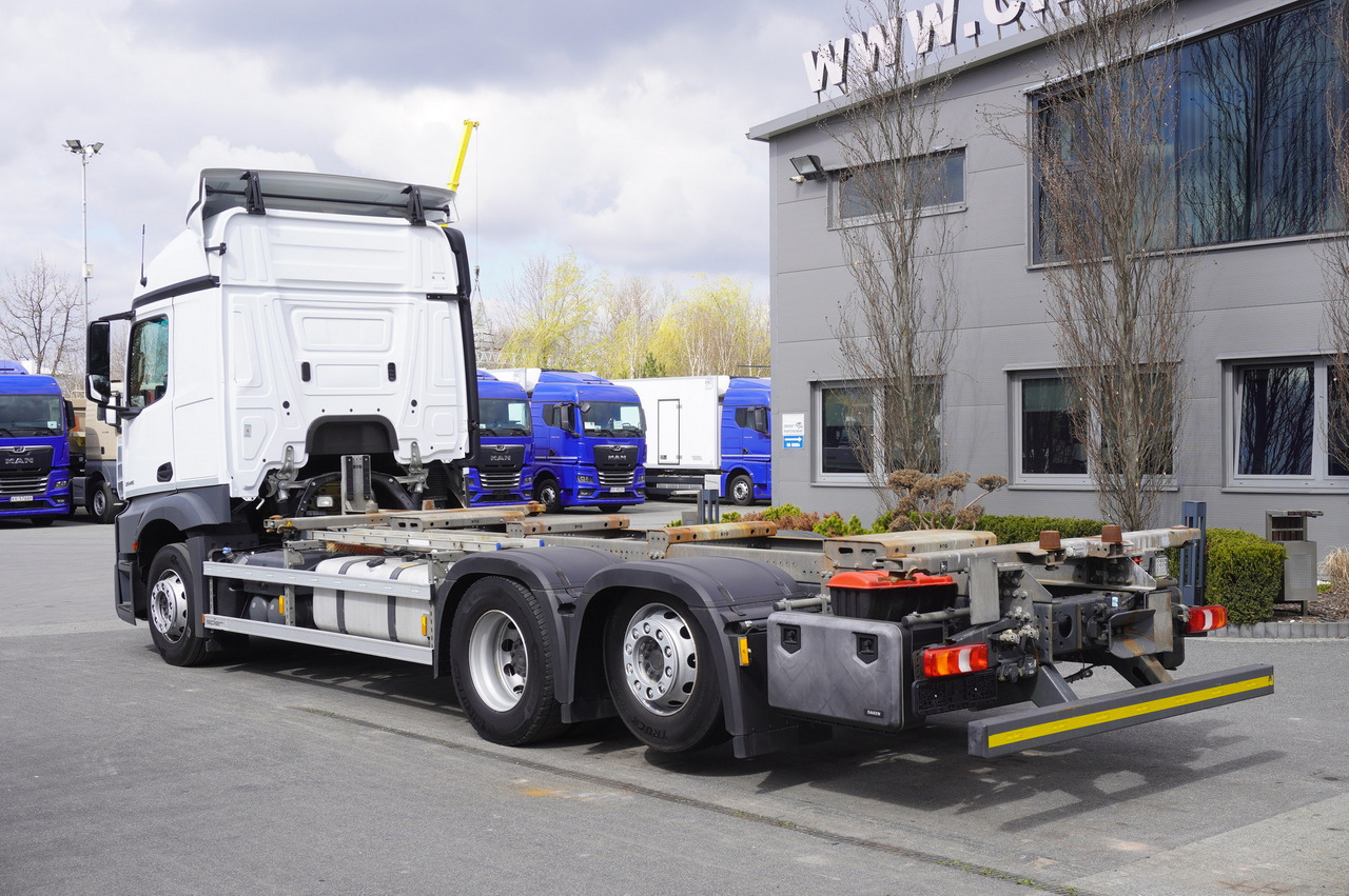 MERCEDES-BENZ Actros 2545 6×2 MP5 / ADR / several units - Transportjer kontejnerësh/ Kamion me karroceri të çmontueshme: foto 3 MERCEDES-BENZ Actros 2545 6×2 MP5 / ADR / several units - Transportjer kontejnerësh/ Kamion me karroceri të çmontueshme: foto 3