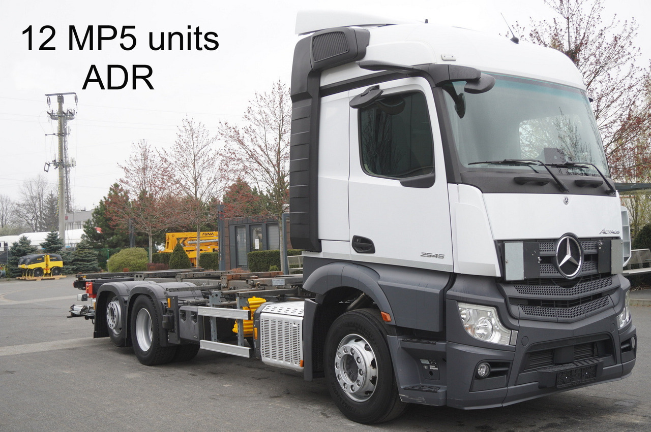 MERCEDES-BENZ Actros 2545 6×2 MP5 / ADR / several units - Transportjer kontejnerësh/ Kamion me karroceri të çmontueshme: foto 1 MERCEDES-BENZ Actros 2545 6×2 MP5 / ADR / several units - Transportjer kontejnerësh/ Kamion me karroceri të çmontueshme: foto 1