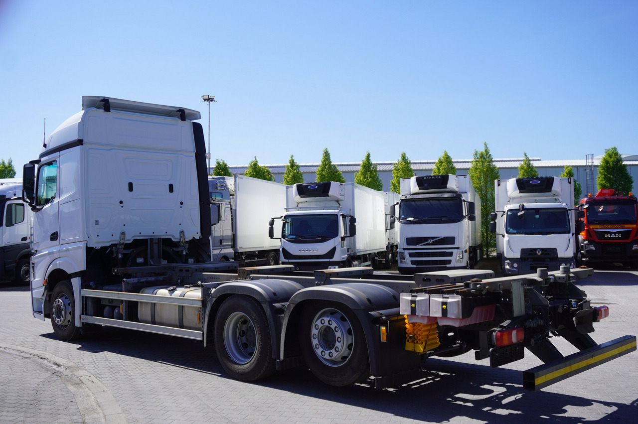 MERCEDES-BENZ Actros 2545 6×2 MP5 / FULL ADR / 12 units - Transportjer kontejnerësh/ Kamion me karroceri të çmontueshme: foto 4 MERCEDES-BENZ Actros 2545 6×2 MP5 / FULL ADR / 12 units - Transportjer kontejnerësh/ Kamion me karroceri të çmontueshme: foto 4