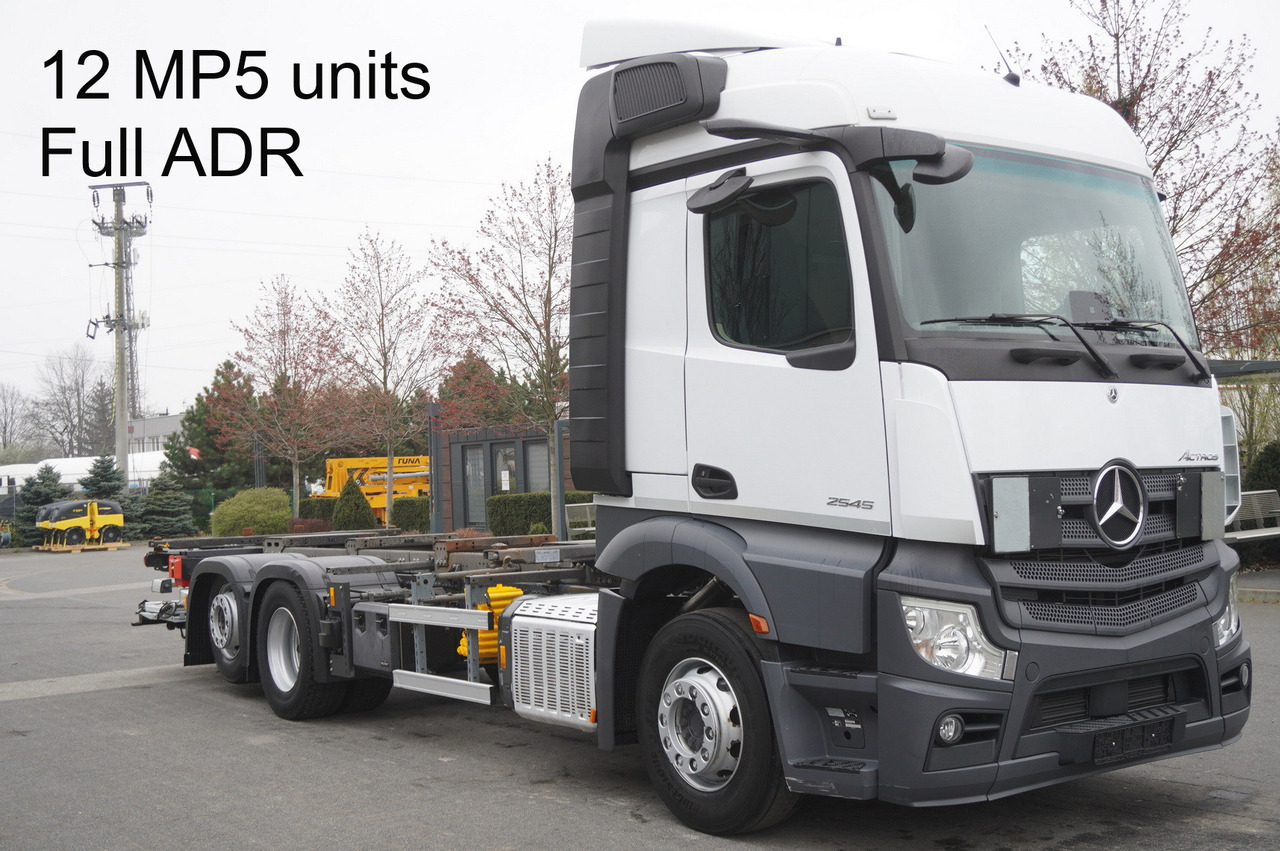 MERCEDES-BENZ Actros 2545 6×2 MP5 / FULL ADR / several units - Transportjer kontejnerësh/ Kamion me karroceri të çmontueshme: foto 1 MERCEDES-BENZ Actros 2545 6×2 MP5 / FULL ADR / several units - Transportjer kontejnerësh/ Kamion me karroceri të çmontueshme: foto 1