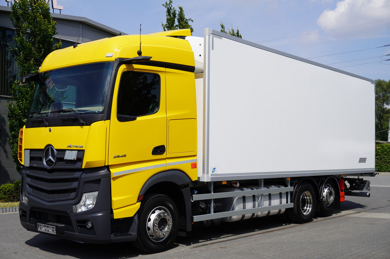 MERCEDES-BENZ Actros 2545 MP5 6×2 E6 / NEW Igloocar refrigerator / 19 pallets / Carrier Supra 850 - Kamion frigorifer: foto 1 MERCEDES-BENZ Actros 2545 MP5 6×2 E6 / NEW Igloocar refrigerator / 19 pallets / Carrier Supra 850 - Kamion frigorifer: foto 1