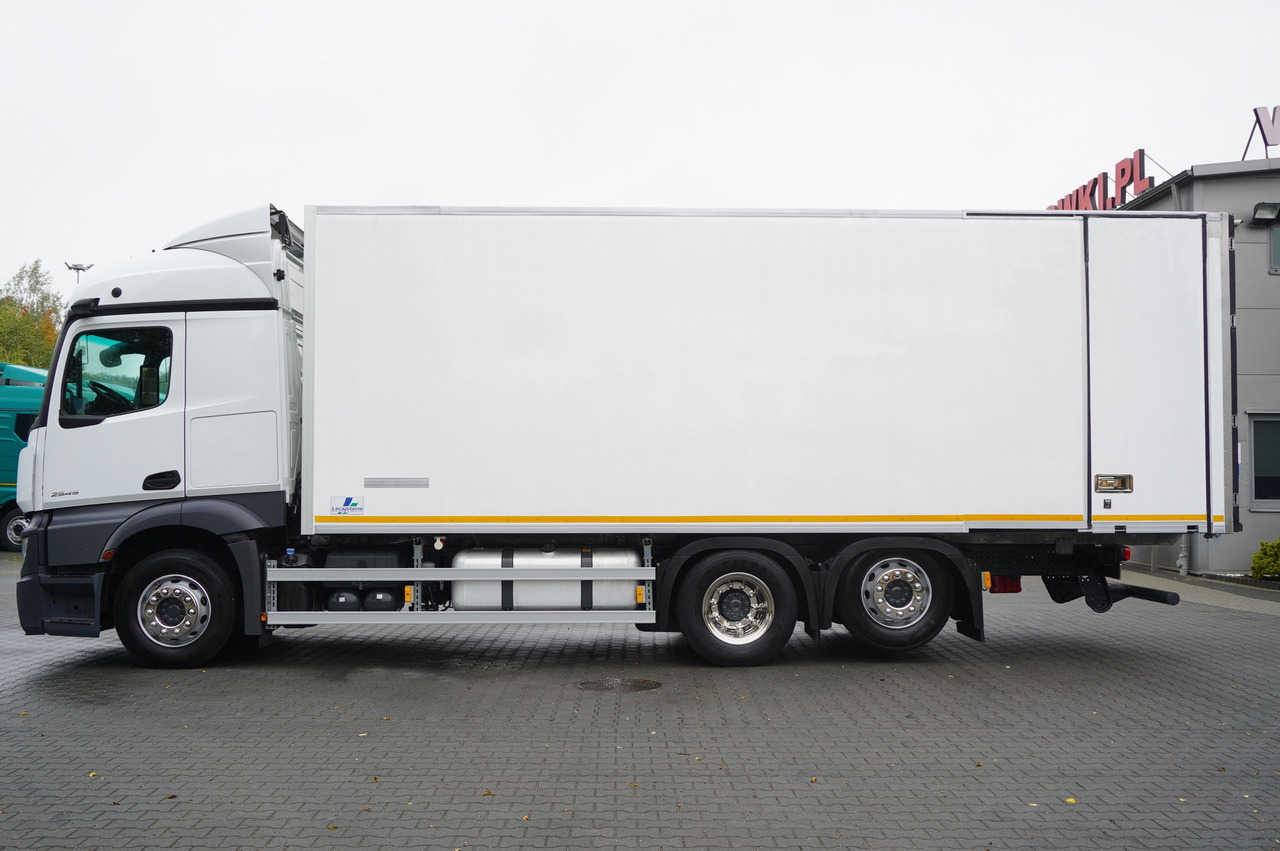 MERCEDES-BENZ Actros 2545 MP5 / Lecapitaine 18 EPAL refrigerator / Bitemperature / Carrier Supra 850 MT / ADR AT - Kamion frigorifer: foto 2 MERCEDES-BENZ Actros 2545 MP5 / Lecapitaine 18 EPAL refrigerator / Bitemperature / Carrier Supra 850 MT / ADR AT - Kamion frigorifer: foto 2