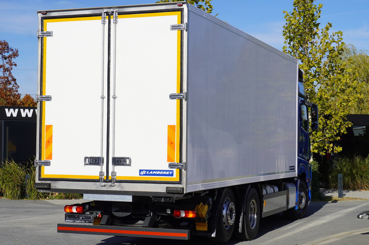 MERCEDES-BENZ Actros 2548 E6 / GIGA / Cab Lounge chair / Lamberet Refrigerator / Carrier Supra 950 - Kamion frigorifer: foto 3 MERCEDES-BENZ Actros 2548 E6 / GIGA / Cab Lounge chair / Lamberet Refrigerator / Carrier Supra 950 - Kamion frigorifer: foto 3