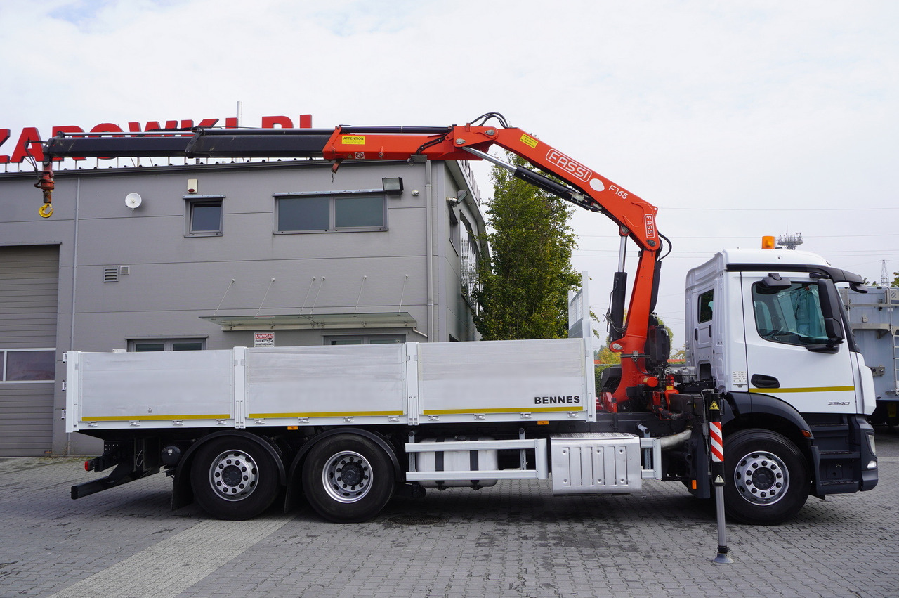 MERCEDES-BENZ Antos 2540 / Flatbed 15 EPAL / Fassi F165 / 6.1 t / 8 m reach / remote control / rotator / 1600 MTH / steered axle - Kamion me vinç: foto 2 MERCEDES-BENZ Antos 2540 / Flatbed 15 EPAL / Fassi F165 / 6.1 t / 8 m reach / remote control / rotator / 1600 MTH / steered axle - Kamion me vinç: foto 2