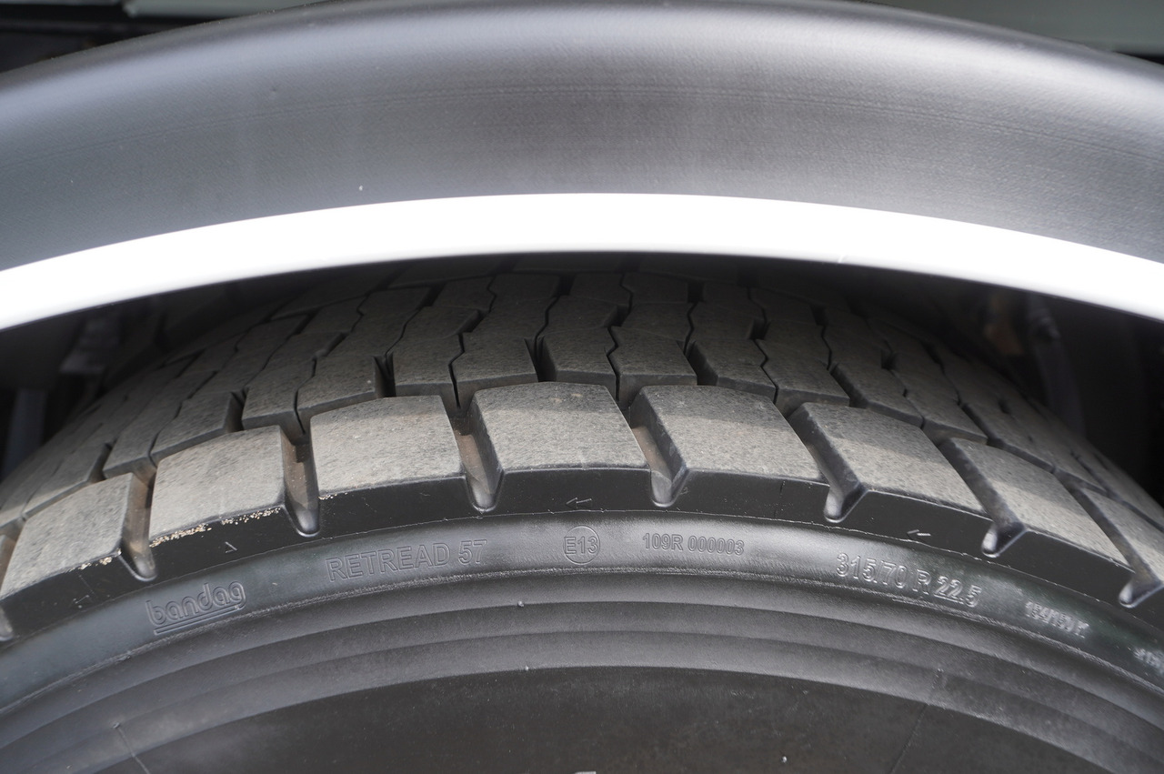 Kamion me vinç për transportimin e mbeturinave MERCEDES-BENZ Antos 3240 8x2 / Tajfun 5T crane / Farid Industries garbage truck/ 3 steered axles: foto 29 Kamion me vinç për transportimin e mbeturinave MERCEDES-BENZ Antos 3240 8x2 / Tajfun 5T crane / Farid Industries garbage truck/ 3 steered axles: foto 29