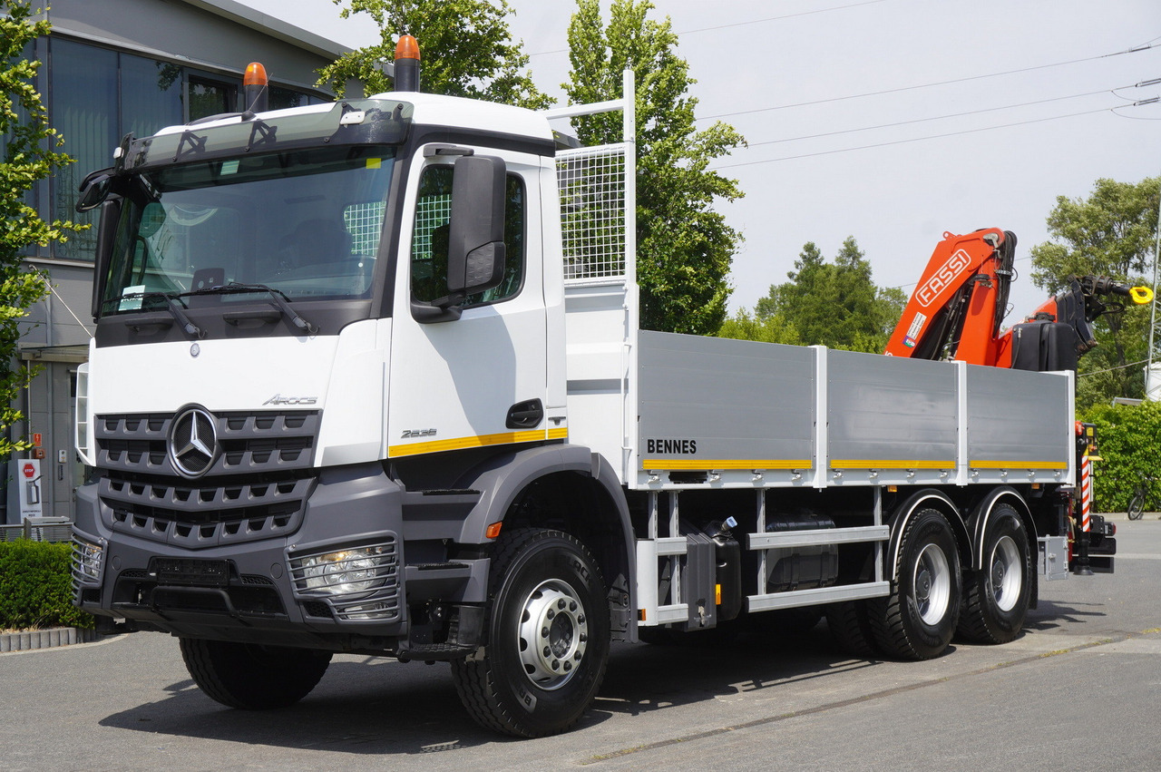 MERCEDES-BENZ Arocs 2633 flatbed truck / Crane FASSI F155A.0.23 / REMOTE CONTROL / 230,000 km - Kamion me vinç: foto 2 MERCEDES-BENZ Arocs 2633 flatbed truck / Crane FASSI F155A.0.23 / REMOTE CONTROL / 230,000 km - Kamion me vinç: foto 2