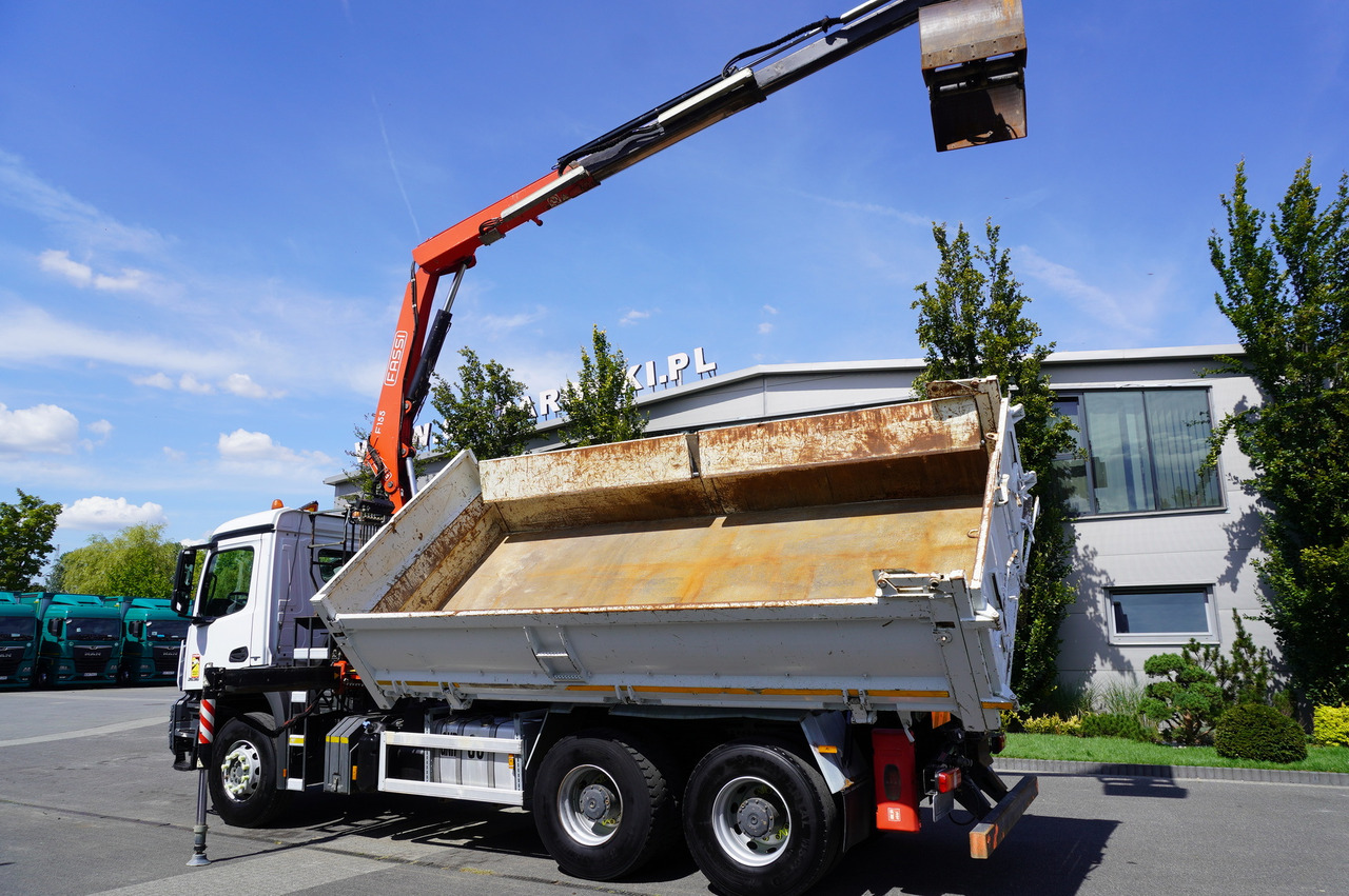 MERCEDES-BENZ Arocs 2636 / 6x4 / HDS Fassi / 3-Way Tipper / Bortmatic - Kamion me vinç: foto 3 MERCEDES-BENZ Arocs 2636 / 6x4 / HDS Fassi / 3-Way Tipper / Bortmatic - Kamion me vinç: foto 3