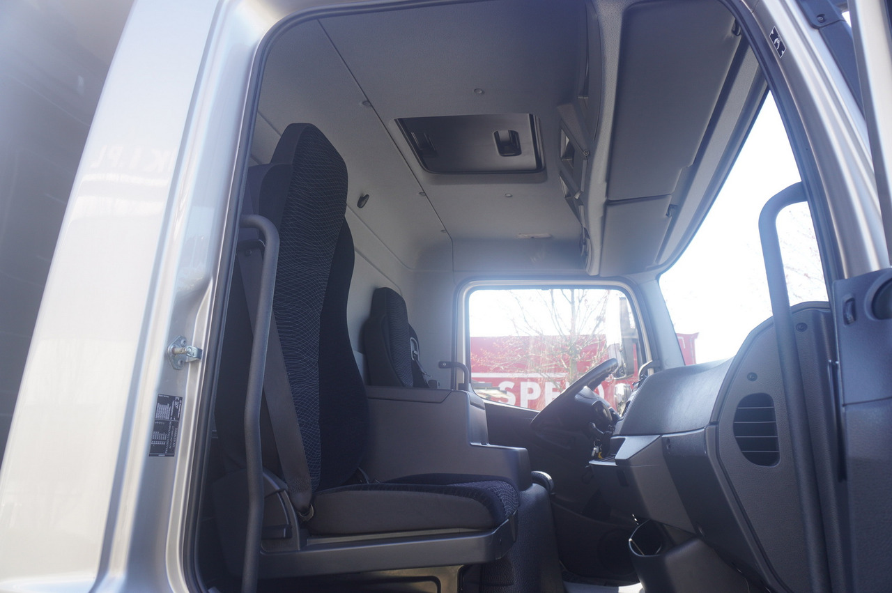Kamion vagonetë MERCEDES-BENZ Atego 818 / Box superstructure / DAUTEL tailgate 1.5 T: foto 24