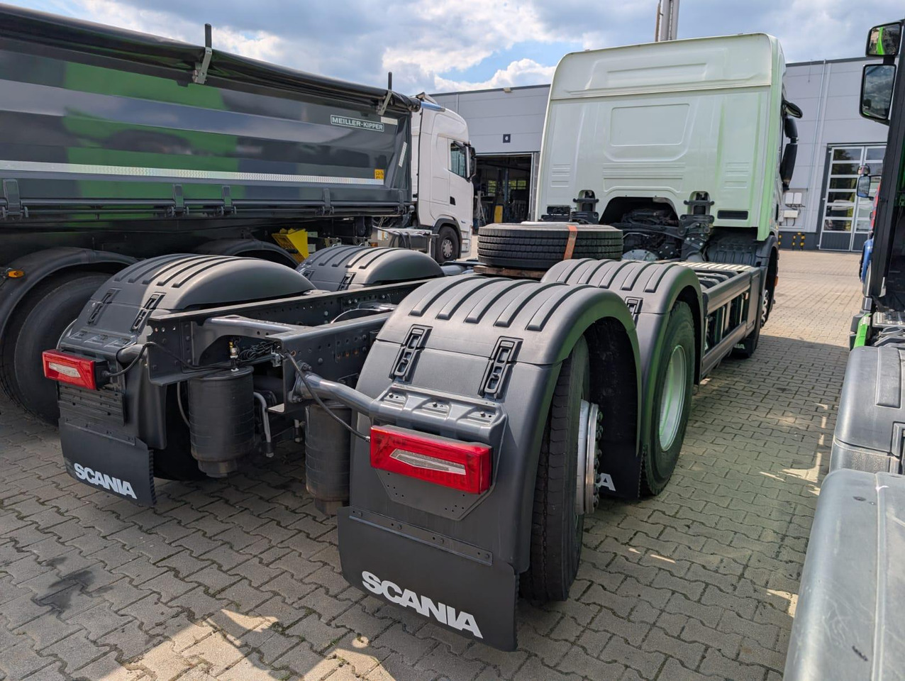 SCANIA P 340 B6x2*4NA / chassis frame / steering axle / CNG / large cab / 8 units - Kamion kabinë-shasi: foto 3 SCANIA P 340 B6x2*4NA / chassis frame / steering axle / CNG / large cab / 8 units - Kamion kabinë-shasi: foto 3