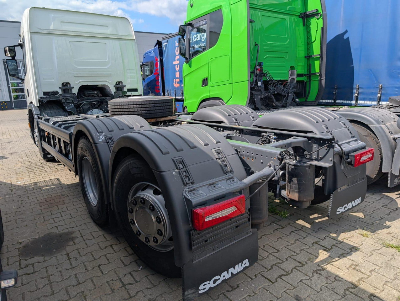 SCANIA P 340 B6x2*4NA / chassis frame / steering axle / CNG / large cab / 8 units - Kamion mbeturinash: foto 4 SCANIA P 340 B6x2*4NA / chassis frame / steering axle / CNG / large cab / 8 units - Kamion mbeturinash: foto 4