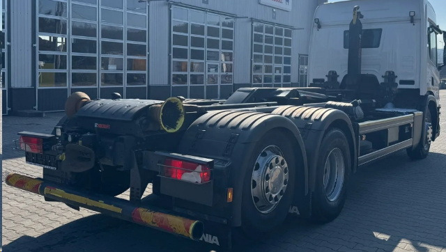 SCANIA P410 B6X2*4NA HIAB Multilift 21t / 150 tho.km hooklift - Kamion vetëngarkues: foto 5 SCANIA P410 B6X2*4NA HIAB Multilift 21t / 150 tho.km hooklift - Kamion vetëngarkues: foto 5