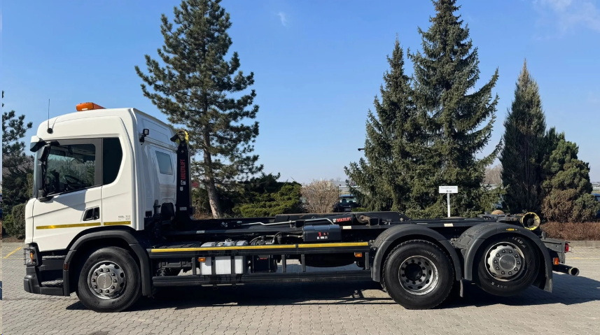 SCANIA P410 B6X2*4NA HIAB Multilift 21t / 150 tho.km hooklift - Kamion vetëngarkues: foto 3 SCANIA P410 B6X2*4NA HIAB Multilift 21t / 150 tho.km hooklift - Kamion vetëngarkues: foto 3