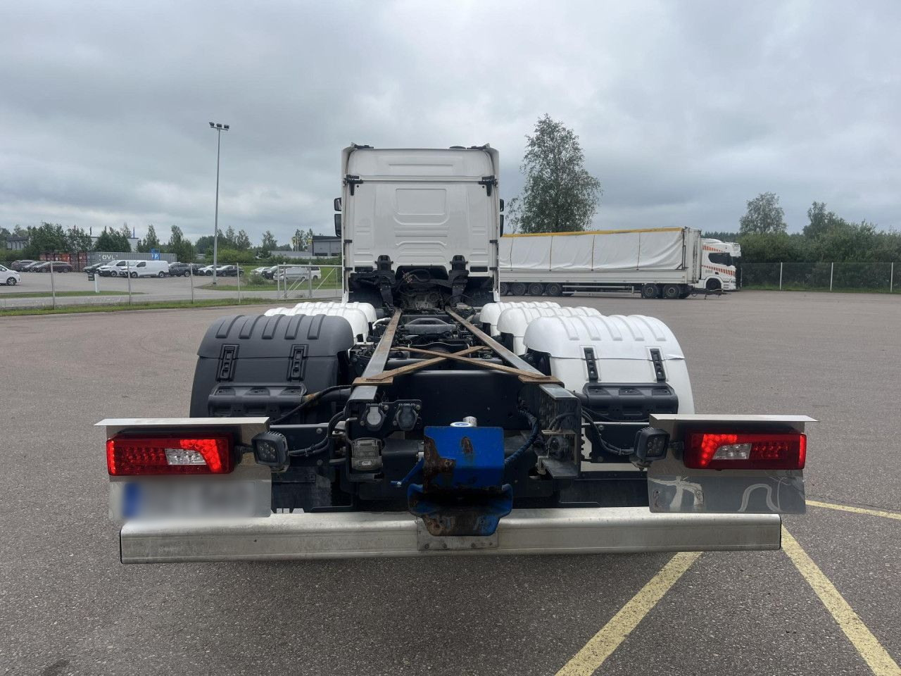 SCANIA R560 B8x4*4 / Chassis / sleeper cab / Power take-off - Kamion kabinë-shasi: foto 5 SCANIA R560 B8x4*4 / Chassis / sleeper cab / Power take-off - Kamion kabinë-shasi: foto 5