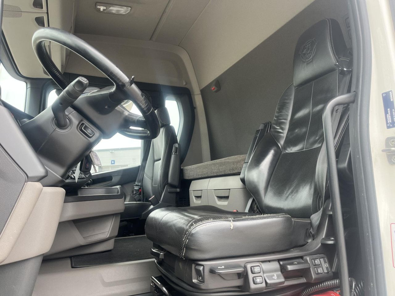 Kamion me vinç SCANIA R560 B8x4*4 / Chassis / sleeper cab / Power take-off: foto 7