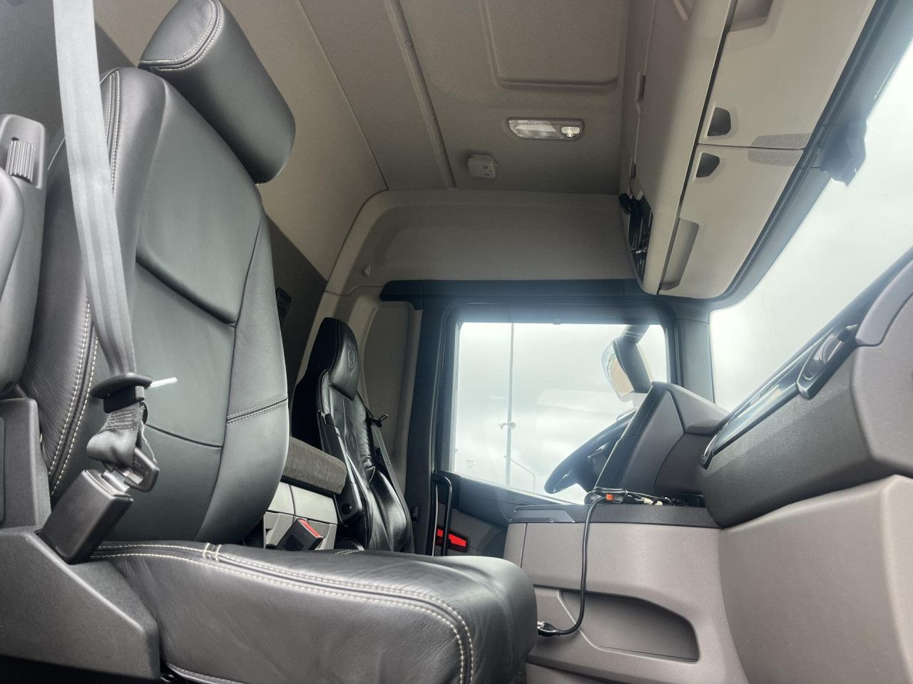 Kamion me vinç SCANIA R560 B8x4*4 / Chassis / sleeper cab / Power take-off: foto 12