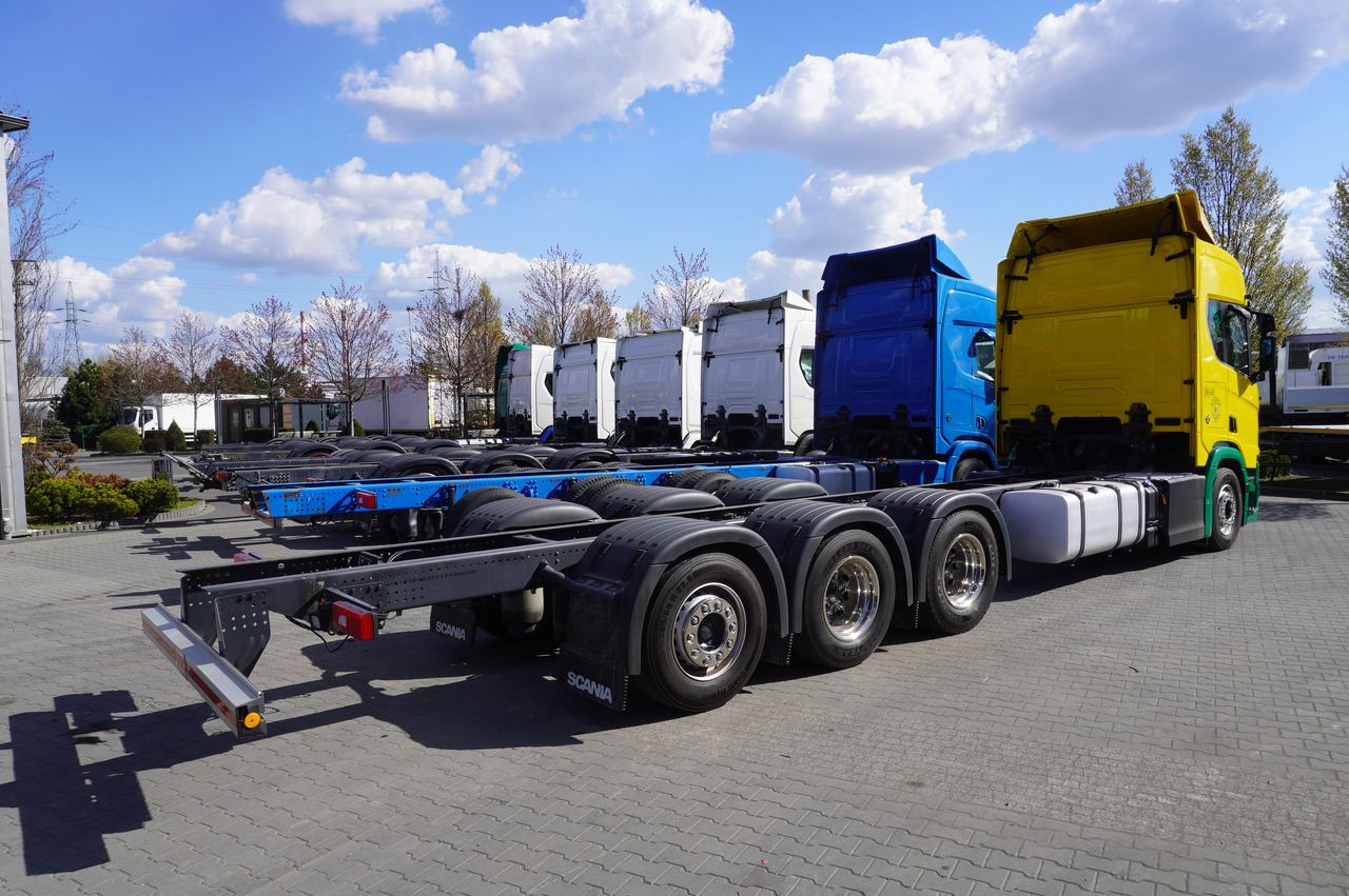SCANIA R650 V8 / 650 HP/ frame 8.8 m / steered 4th axis / 20 units - Kamion me vinç: foto 2 SCANIA R650 V8 / 650 HP/ frame 8.8 m / steered 4th axis / 20 units - Kamion me vinç: foto 2
