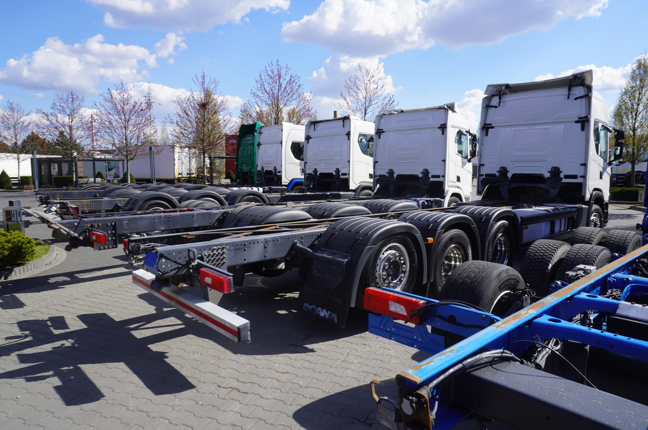 SCANIA R650 V8 / 650 HP/ frame 8.8 m / steered 4th axis / 20 units - Kamion kabinë-shasi: foto 4 SCANIA R650 V8 / 650 HP/ frame 8.8 m / steered 4th axis / 20 units - Kamion kabinë-shasi: foto 4