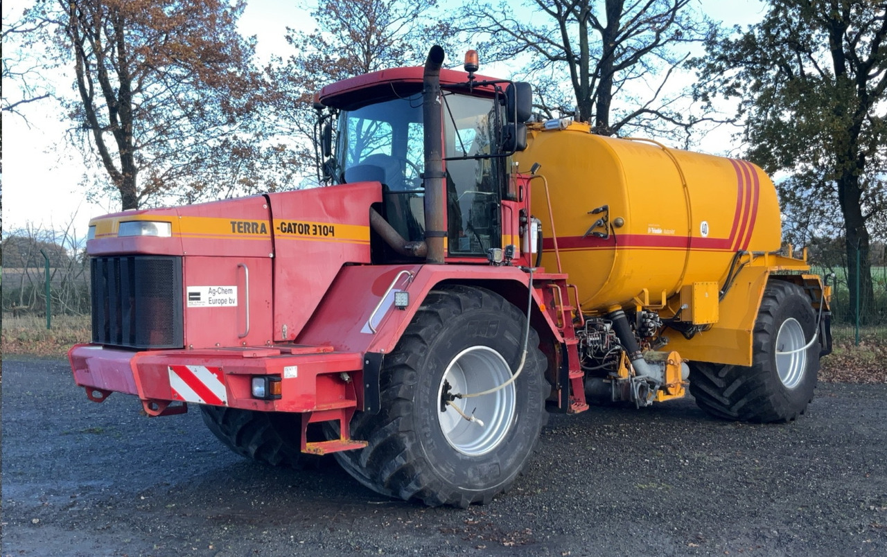 TERRA-GATOR TG 3104 Self-propelled liquid manure spreader - Shpërndarës plehu: foto 1 TERRA-GATOR TG 3104 Self-propelled liquid manure spreader - Shpërndarës plehu: foto 1