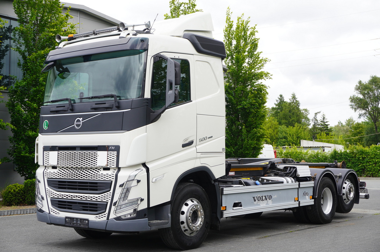 VOLVO FH 500 / VDL hooklift 21 tons / 2022 / steering 3d axle / 2 units - Kamion vetëngarkues: foto 2 VOLVO FH 500 / VDL hooklift 21 tons / 2022 / steering 3d axle / 2 units - Kamion vetëngarkues: foto 2