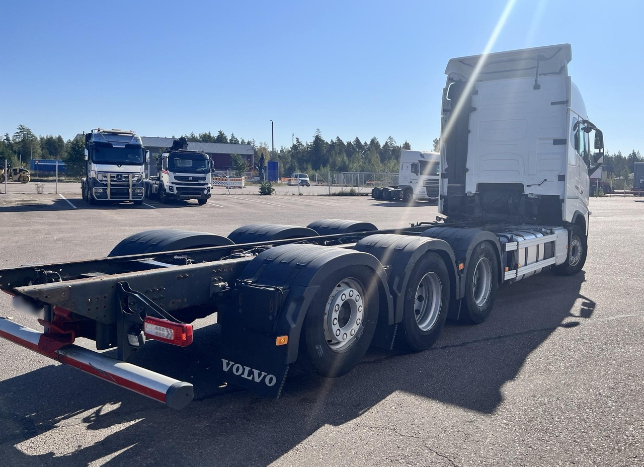 VOLVO FH 650 8x4 / Truck chassis / Sleeper cab - Kamion me vinç: foto 3 VOLVO FH 650 8x4 / Truck chassis / Sleeper cab - Kamion me vinç: foto 3