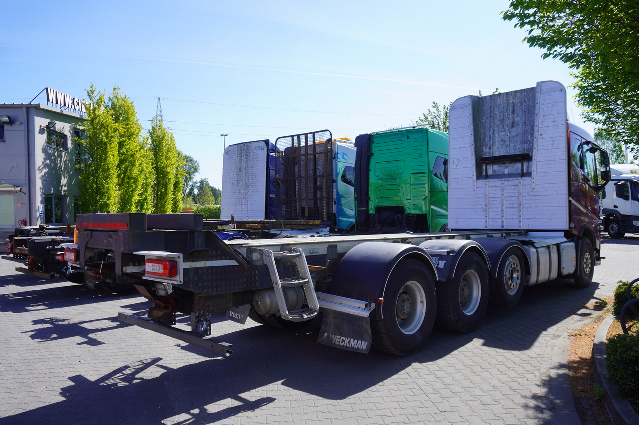 VOLVO FH16 750 / 750 HP! / chassis / 4 units 8x4 - Kamion me vinç: foto 5 VOLVO FH16 750 / 750 HP! / chassis / 4 units 8x4 - Kamion me vinç: foto 5